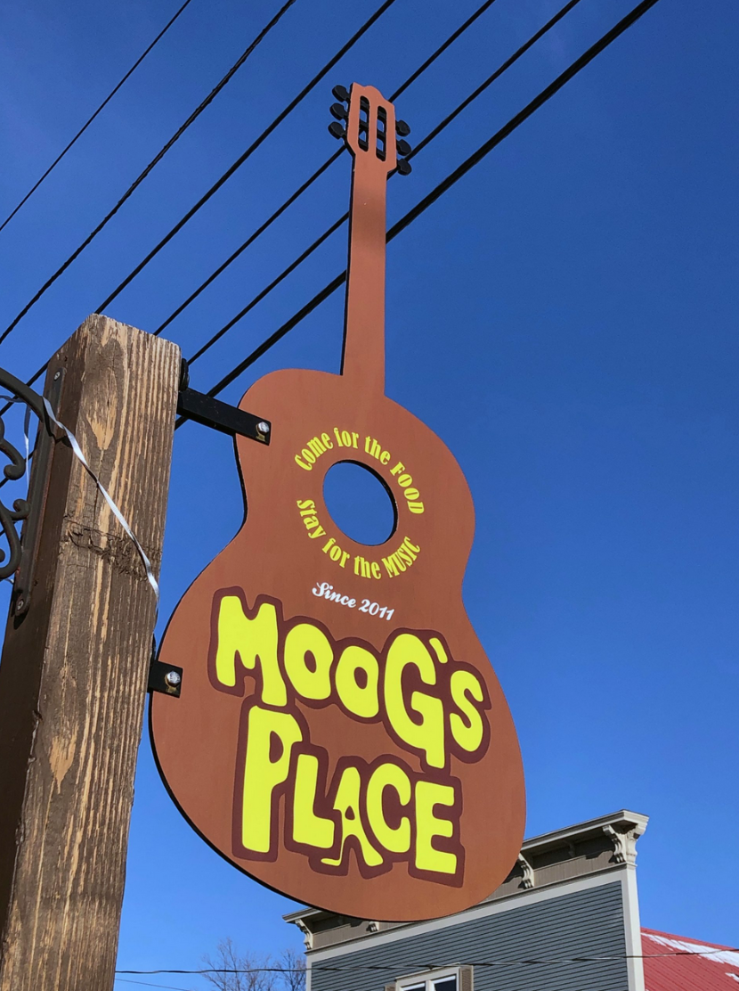 Moog's Place outdoor signage by great big graphics